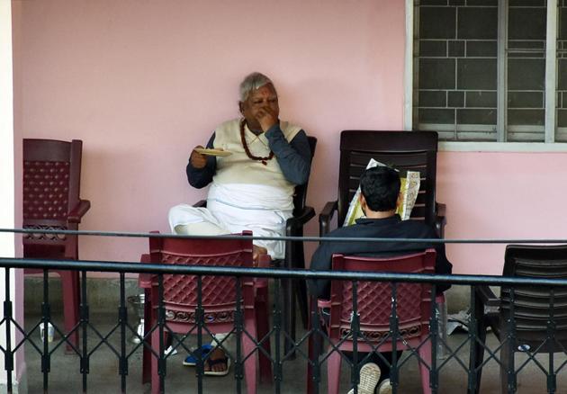 RJD Supremo Lalu Prasad Yadav spending time at the corridors of RIMS cottage in Ranchi. (ANI) RJD Supremo Lalu Prasad Yadav spending time at the corridors of RIMS cottage in Ranchi. (ANI)