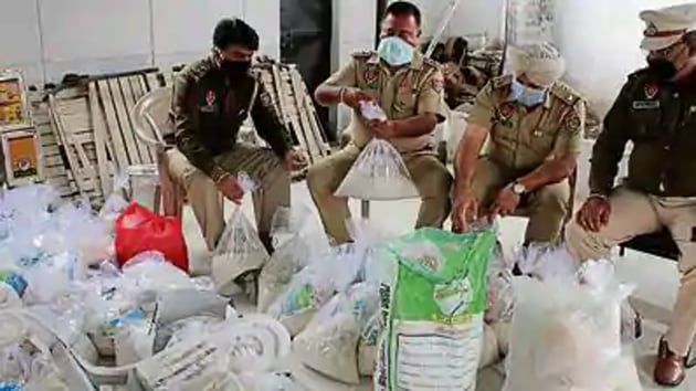 The Gurgaon Nagrik Ekta Manch (GNEM), a civil society group involved in food distribution across the city, has released a report stating that the administration has not addressed the hunger crisis in the district. (Gurminder Singh/Hindustan Times) The Gurgaon Nagrik Ekta Manch (GNEM), a civil society group involved in food distribution across the city, has released a report stating that the administration has not addressed the hunger crisis in the district. (Gurminder Singh/Hindustan Times)