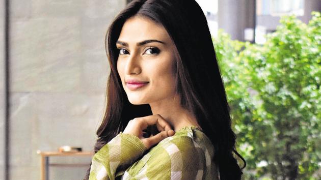 Actor Athiya Shetty believes in providing ration to the needy (Photo: Viral Bhayani) Actor Athiya Shetty believes in providing ration to the needy (Photo: Viral Bhayani)