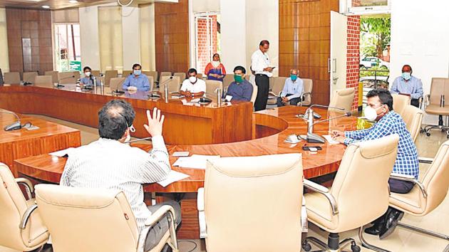 Officials of private hospitals and district administration during a meeting on Monday. (HT/PHOTO) Officials of private hospitals and district administration during a meeting on Monday. (HT/PHOTO)