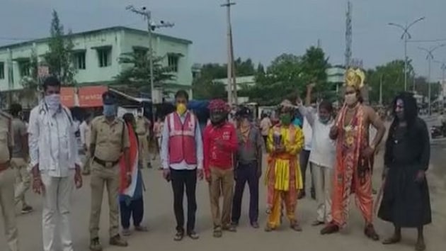 The image shows a man dressed as ‘Yamraj’ standing with others while wearing masks.(Twitter/ANI) The image shows a man dressed as ‘Yamraj’ standing with others while wearing masks.(Twitter/ANI)