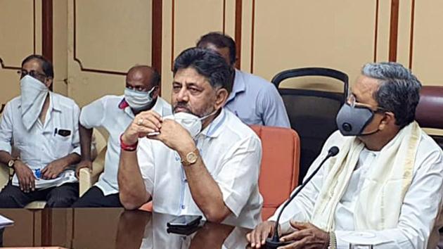 Former Chief Minister of Karnataka Siddaramaiah along with KPCC president DK Shivakumar during a meeting with barbers, carpenters, and auto drivers in Bengaluru. (ANI) Former Chief Minister of Karnataka Siddaramaiah along with KPCC president DK Shivakumar during a meeting with barbers, carpenters, and auto drivers in Bengaluru. (ANI)