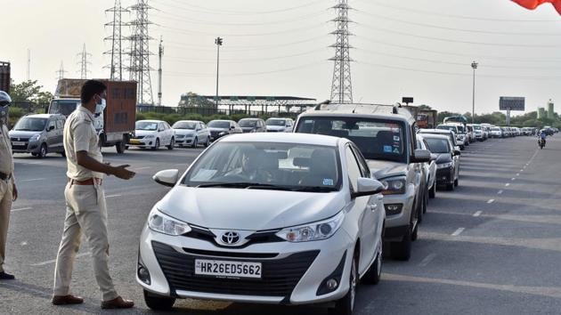 A large number of motorists who were fined are essential service providers, many of whom had not taken well to their unforgiven challans. (Sanjeev Verma/HT Photo) A large number of motorists who were fined are essential service providers, many of whom had not taken well to their unforgiven challans. (Sanjeev Verma/HT Photo)