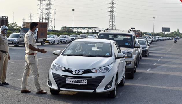 Haryana Police personnel screen commuters for identity cards and permits during lockdown, at NH 48, Delhi-Gurugram Border, in Gurugram, India, on Monday, April 27, 2020. (Sanjeev Verma/HT PHOTO)