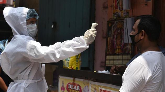 In Kolkata, at least 287 areas have been identified as containment zones. In West Bengal, 11 districts have been identified as orange zones with fewer coronavirus cases, while eight are in the green zone and have no Covid-19 patients, according to a list released by the state government. (SAMIR JANA/HT PHOTO.) In Kolkata, at least 287 areas have been identified as containment zones. In West Bengal, 11 districts have been identified as orange zones with fewer coronavirus cases, while eight are in the green zone and have no Covid-19 patients, according to a list released by the state government. (SAMIR JANA/HT PHOTO.)