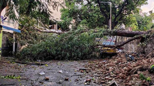 Photos: Thunderstorms, rain make for an unusually wet April | Hindustan ...