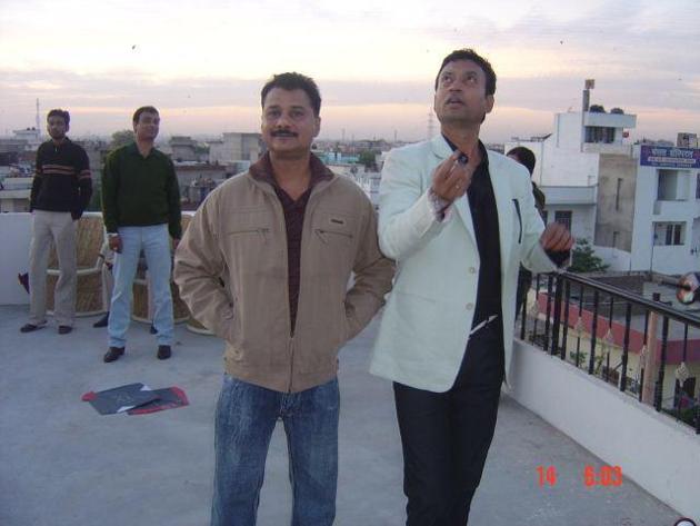 Irrfan Khan with his childhood friend Bharatpur SP Haider Ali Zaidi. Irrfan Khan with his childhood friend Bharatpur SP Haider Ali Zaidi.