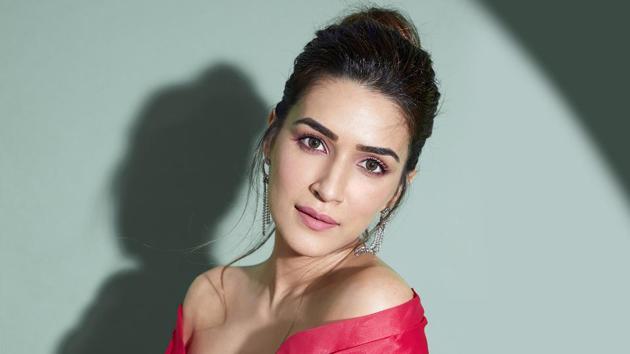 Actor Kriti Sanon is reading and watching shows and movies to kill time during the lockdown Actor Kriti Sanon is reading and watching shows and movies to kill time during the lockdown