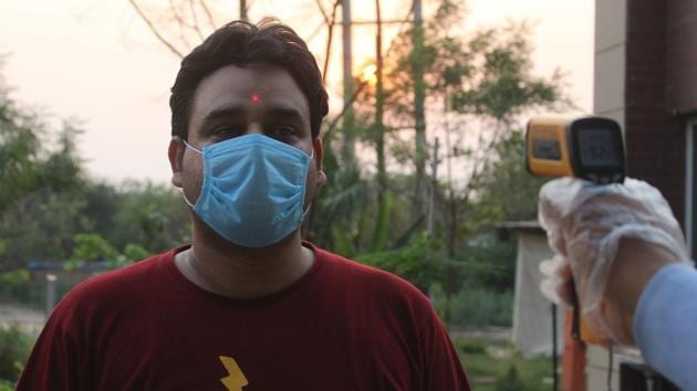An apartment resident’s temperature being checked in Gurugram amid the concerns of coronavirus. (Yogendra Kumar/HT PHOTO) An apartment resident’s temperature being checked in Gurugram amid the concerns of coronavirus. (Yogendra Kumar/HT PHOTO)