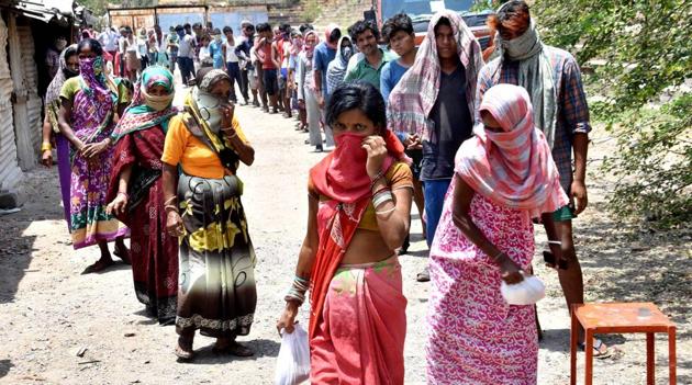 Homeless people stand in a queue to get free meals distributed by the social activists amid nationwide lockdown in Bhopal on Wednesday.(ANI) Homeless people stand in a queue to get free meals distributed by the social activists amid nationwide lockdown in Bhopal on Wednesday.(ANI)