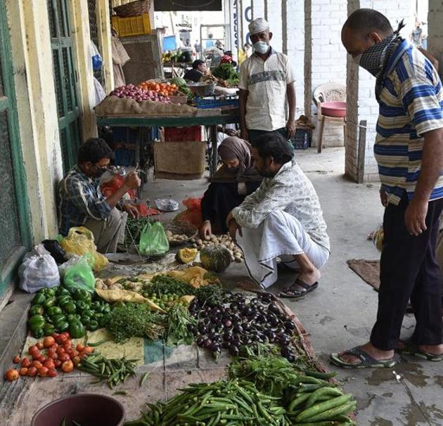 Vegetable vendors at old city Lucknow. (Dheeraj Dhawan/HT Photo) Vegetable vendors at old city Lucknow. (Dheeraj Dhawan/HT Photo)