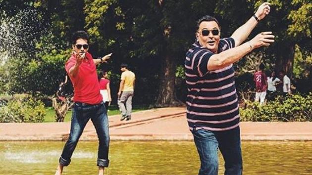 Ayushmann Khurrana and Rishi Kapoor on the set of Bewakoofiyaan.