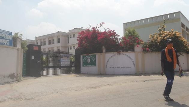 The pilgrims have been quarantined at Meritorious School, Sector 70, Mohali. (HT PHOTO) The pilgrims have been quarantined at Meritorious School, Sector 70, Mohali. (HT PHOTO)