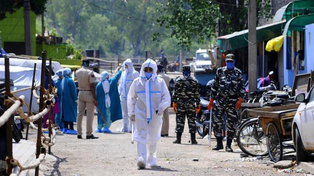 Health workers and police in action in a sealed area at Bapu Dham colony, Sector 26, in Chandigarh.(HT Photo) Health workers and police in action in a sealed area at Bapu Dham colony, Sector 26, in Chandigarh.(HT Photo)