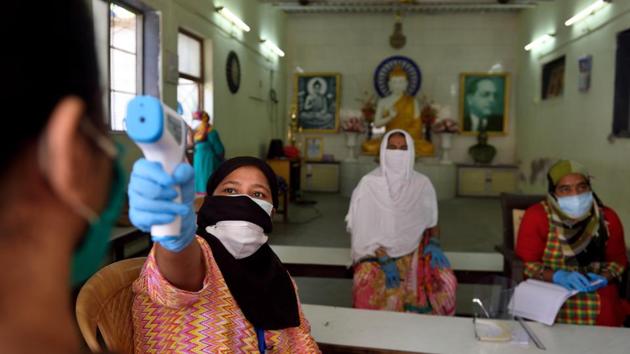 A medical screening organised for the residents of Gautam Nagar in Mumbai’s Dadar during the nationwide lockdown imposed in the wake of the coronavirus pandemic. (Satish Bate/HT Photo) A medical screening organised for the residents of Gautam Nagar in Mumbai’s Dadar during the nationwide lockdown imposed in the wake of the coronavirus pandemic. (Satish Bate/HT Photo)