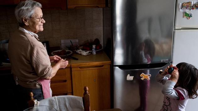 Bianca Toniolo takes a picture of her great-grandmother Ines Prandini. “He (Gino) knew what that was and he started to understand,” Toniolo said. Bianca also helps Gino adapt. “No, grandpa, there’s coronavirus about. You can’t kiss me!” she tells him. (Marzio Toniolo via REUTERS) Bianca Toniolo takes a picture of her great-grandmother Ines Prandini. “He (Gino) knew what that was and he started to understand,” Toniolo said. Bianca also helps Gino adapt. “No, grandpa, there’s coronavirus about. You can’t kiss me!” she tells him. (Marzio Toniolo via REUTERS)