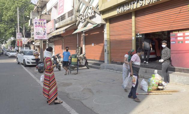 No rush being witnessed in Jawahar Nagar Camp market in Ludhiana on Thursday.(Gurpreet Singh/HT)