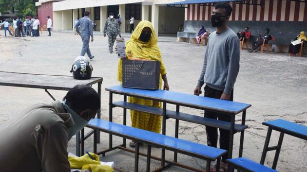 Two women and a child were found positive for the infection in Hoshiarpur’s Moranwali. In Faridkot, two women in their 60s were admitted to the isolation ward of the Guru Gobind Singh Medical College and Hospital. (Photo by Diwakar Prasad / Hindustan Times) Two women and a child were found positive for the infection in Hoshiarpur’s Moranwali. In Faridkot, two women in their 60s were admitted to the isolation ward of the Guru Gobind Singh Medical College and Hospital. (Photo by Diwakar Prasad / Hindustan Times)