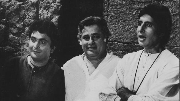 Rishi Kapoor, Amitabh Bachchan and Shashi Kapoor on the set of Ajooba (1991). In a career spanning decades of multi-starrer productions, Rishi Kapoor carved out a space for himself both as an ensemble artist and a dependable lead. (Durga Prasad / HT Archive) Rishi Kapoor, Amitabh Bachchan and Shashi Kapoor on the set of Ajooba (1991). In a career spanning decades of multi-starrer productions, Rishi Kapoor carved out a space for himself both as an ensemble artist and a dependable lead. (Durga Prasad / HT Archive)