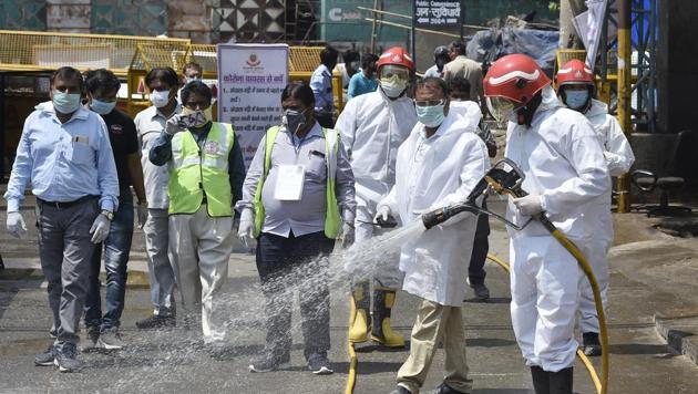 The BMC said it discharged 45 patients from various hospitals on Thursday following their recovery from the disease, taking the number of such people to 1472.(Burhaan Kinu/HT PHOTO)