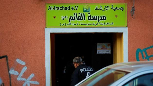 German special police enter the El-Irschad (Al-Iraschad e.V.) centre in Berlin, Germany, April 30, 2020, after Germany has banned Iran-backed Hezbollah on its soil and designated it a terrorist organisation. REUTERS/Hannibal Hanschke (REUTERS) German special police enter the El-Irschad (Al-Iraschad e.V.) centre in Berlin, Germany, April 30, 2020, after Germany has banned Iran-backed Hezbollah on its soil and designated it a terrorist organisation. REUTERS/Hannibal Hanschke (REUTERS)