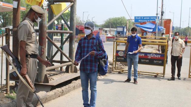 Factory workers being screened at Delhi Gurugram border for valid papers to work during the lockdown, at Dundahera Kapashera Border, near Udyog Vihar, in Gurugram, India, on Thursday, 30 April 2020. (Yogendra Kumar/HT PHOTO) Factory workers being screened at Delhi Gurugram border for valid papers to work during the lockdown, at Dundahera Kapashera Border, near Udyog Vihar, in Gurugram, India, on Thursday, 30 April 2020. (Yogendra Kumar/HT PHOTO)