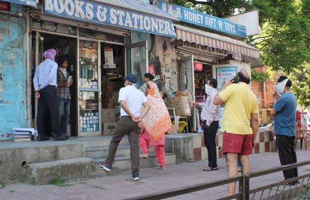 Residents queued up to purchase goods at a shop in Mohali on Friday. (Gurminder Singh/HT) Residents queued up to purchase goods at a shop in Mohali on Friday. (Gurminder Singh/HT)