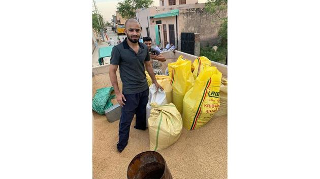 World’s No.1 flyweight boxer, Amit Panghal, helps load trucks with wheat produced by his family. “Due to my boxing commitments, I am usually out of station during harvesting time. But because of the lockdown, I am in the village this time so I got a chance to join the family in harvesting and packing the wheat for the grain market. Being a farmer’s son, it gives me immense satisfaction.” said Panghal. (HT Photo) World’s No.1 flyweight boxer, Amit Panghal, helps load trucks with wheat produced by his family. “Due to my boxing commitments, I am usually out of station during harvesting time. But because of the lockdown, I am in the village this time so I got a chance to join the family in harvesting and packing the wheat for the grain market. Being a farmer’s son, it gives me immense satisfaction.” said Panghal. (HT Photo)