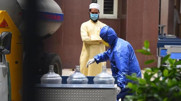 Members of the Tablighi Jamaat Alami Markaz cluster in quarantine at a government school during lockdown against coronavirus, at Deen Dayal Upadhyay Marg in New Delhi. (Raj K Raj/ Hindustan Times) Members of the Tablighi Jamaat Alami Markaz cluster in quarantine at a government school during lockdown against coronavirus, at Deen Dayal Upadhyay Marg in New Delhi. (Raj K Raj/ Hindustan Times)