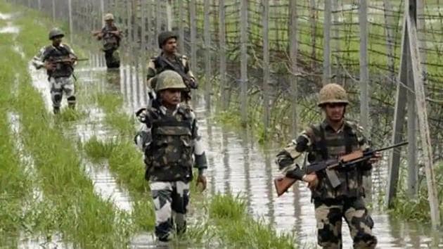 Pakistan violated ceasefire in Rampur sector of Jammu and Kashmir’s Baramulla on Friday.(Nitin Kanotra/HT File Photo)