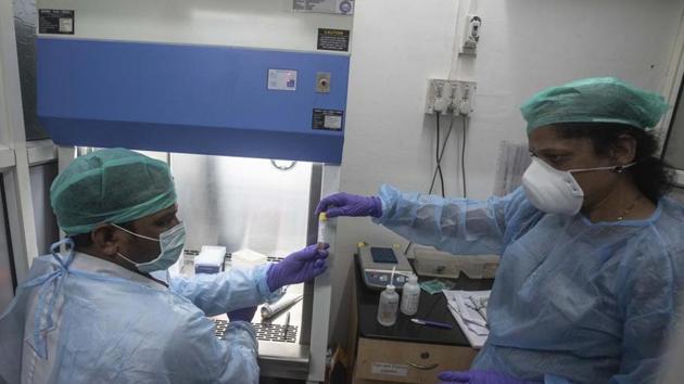 A government official on condition of anonymity said, “Twenty-two people who may have come in contact with the deceased woman have been contact-traced and their results are awaited.” (Pratham Gokhale/HT file photo. Representative image) A government official on condition of anonymity said, “Twenty-two people who may have come in contact with the deceased woman have been contact-traced and their results are awaited.” (Pratham Gokhale/HT file photo. Representative image)