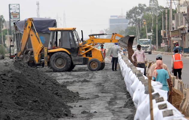 The construction work at the Kharar flyover had come to a standstill on March 22 after the nationwide lockdown was announced. Even though the work resumed later, the shifting of overhead high-tension power cables to be undertaken by the Punjab State Transmission Corporation Limited (PSTCL) is yet to happen. (Gurminder Singh/HT) The construction work at the Kharar flyover had come to a standstill on March 22 after the nationwide lockdown was announced. Even though the work resumed later, the shifting of overhead high-tension power cables to be undertaken by the Punjab State Transmission Corporation Limited (PSTCL) is yet to happen. (Gurminder Singh/HT)