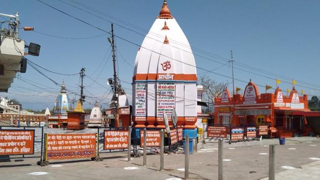 Closed temples at Har-Ki-Pauri due to lockdown restrictions. (HT Photo) Closed temples at Har-Ki-Pauri due to lockdown restrictions. (HT Photo)