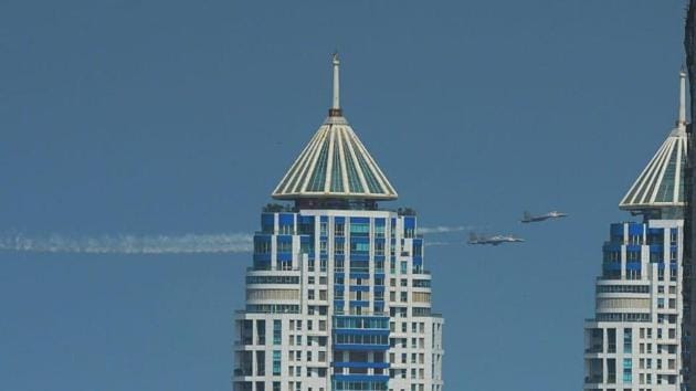 Fighter plane Sukhoi flew over Mumbai’s skyline to pay gratitude to the corona fighters of the city.(HT Photo/Vijayanand Gupta)