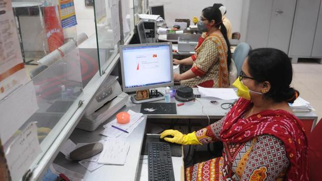 Postal workers in gloves and face masks while on duty in the Sector 47 Post Office during lockdown in Chandigarh. (Keshav Singh/Hindustan Times) Postal workers in gloves and face masks while on duty in the Sector 47 Post Office during lockdown in Chandigarh. (Keshav Singh/Hindustan Times)