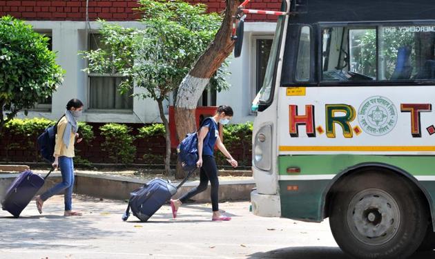 Government said the Himachal government has pressed sanitised HRTC buses into service in order to evacuate students and those without a means of transport stranded in Chandigarh and adjoining areas. (ht file photo) Government said the Himachal government has pressed sanitised HRTC buses into service in order to evacuate students and those without a means of transport stranded in Chandigarh and adjoining areas. (ht file photo)
