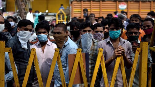 Migrant workers gathered at Dharavi police station to register for special transportations organized to bring them back to their hometowns during a government-imposed nationwide lockdown.(Satish Bate/HT Photo) Migrant workers gathered at Dharavi police station to register for special transportations organized to bring them back to their hometowns during a government-imposed nationwide lockdown.(Satish Bate/HT Photo)