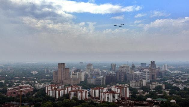 Air Force fighter aircraft perform aerial salute, in New Delhi. The fighter jets featuring in the fly-past over Delhi-NCR included the Sukhoi-30s, MiG-29s and Jaguars. (Ajay Aggarwal / HT Photo) Air Force fighter aircraft perform aerial salute, in New Delhi. The fighter jets featuring in the fly-past over Delhi-NCR included the Sukhoi-30s, MiG-29s and Jaguars. (Ajay Aggarwal / HT Photo)
