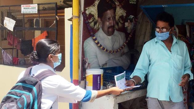 Karnataka, Apr 18 (ANI): Health workers conduct door to door survey to gather information about COVID-19 affected people during the nationwide COVID-19 lockdown in Bengaluru . (ANI)