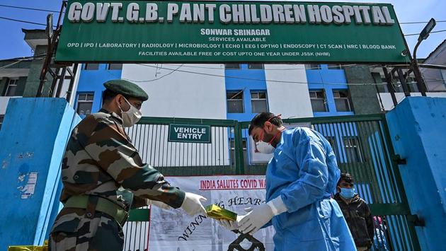 An army officer (L) distributes gifts to medical professionals at a children hospital, in Srinagar. (Tauseef Mustafa / AFP) An army officer (L) distributes gifts to medical professionals at a children hospital, in Srinagar. (Tauseef Mustafa / AFP)