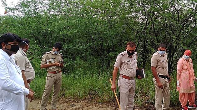A forensic science lab team visited the crime spot and collected evidence on Sunday. (Manoj Dhaka/HT) A forensic science lab team visited the crime spot and collected evidence on Sunday. (Manoj Dhaka/HT)