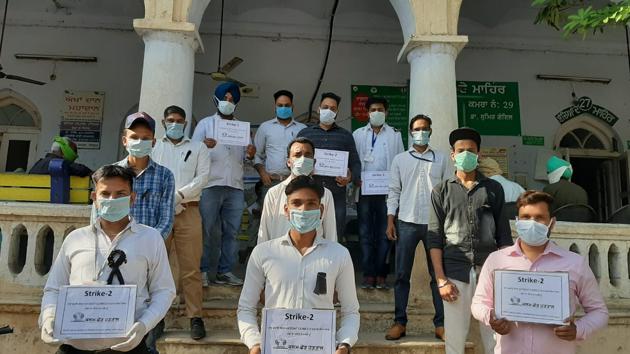 Members of Punjab Drug De-addiction and Rehabilitation Employees’ Union protesting over their pending demands in Patiala on Monday. (HT PHOTO) Members of Punjab Drug De-addiction and Rehabilitation Employees’ Union protesting over their pending demands in Patiala on Monday. (HT PHOTO)