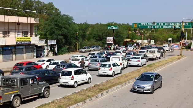 Long queue of vehicles at Chandigarh entry point in Zirakpur on Monday. (Ravi Kumar/HT) Long queue of vehicles at Chandigarh entry point in Zirakpur on Monday. (Ravi Kumar/HT)