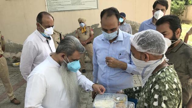Punjab consumer affairs minister Bharat Bhushan Ashu inspecting the food at the isolation centre set up at Residential School for Meritorious Students in Ludhiana on Monday. (HT PHOTO) Punjab consumer affairs minister Bharat Bhushan Ashu inspecting the food at the isolation centre set up at Residential School for Meritorious Students in Ludhiana on Monday. (HT PHOTO)