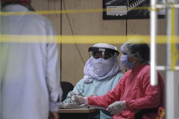 Noida, India - April 27, 2020: Medical professional seen inside district hospital in sector 30 during lockdown (Sunil Ghosh / Hindustan Times)