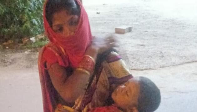 About 40 migrants, including pregnant women and children, had used cycles and prams to walk 17km to reach the Haryana border in the hope of crossing over to reach home in Uttar Pradesh. (HT photo) About 40 migrants, including pregnant women and children, had used cycles and prams to walk 17km to reach the Haryana border in the hope of crossing over to reach home in Uttar Pradesh. (HT photo)