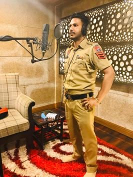 Head constable Gurvinder Singh ‘Guri’ recording the song ‘War against Covid-19’ in Mohali. (HT Photo) Head constable Gurvinder Singh ‘Guri’ recording the song ‘War against Covid-19’ in Mohali. (HT Photo)