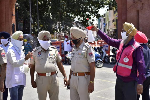 On Tuesday, three Punjab policemen were among 15 fresh cases of Covid-19 found in Muktsar. (HT PHOTO Representative Image) On Tuesday, three Punjab policemen were among 15 fresh cases of Covid-19 found in Muktsar. (HT PHOTO Representative Image)