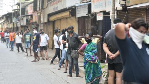 People queue up to buy alcohol outside a wine store at Worli in Mumbai on Tuesday.(Satish Bate/HT Photo)