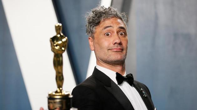 Taika Waititi holds his Oscar for Best Adapted Screenplay for Jojo Rabbit at the Vanity Fair Oscar party in Beverly Hills.(REUTERS)